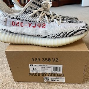 adidasYeezy Boost 350 V2 Zebra
